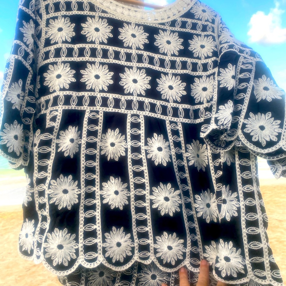 INDIGO POPPY floral embroidery black and white top with scalloped hem